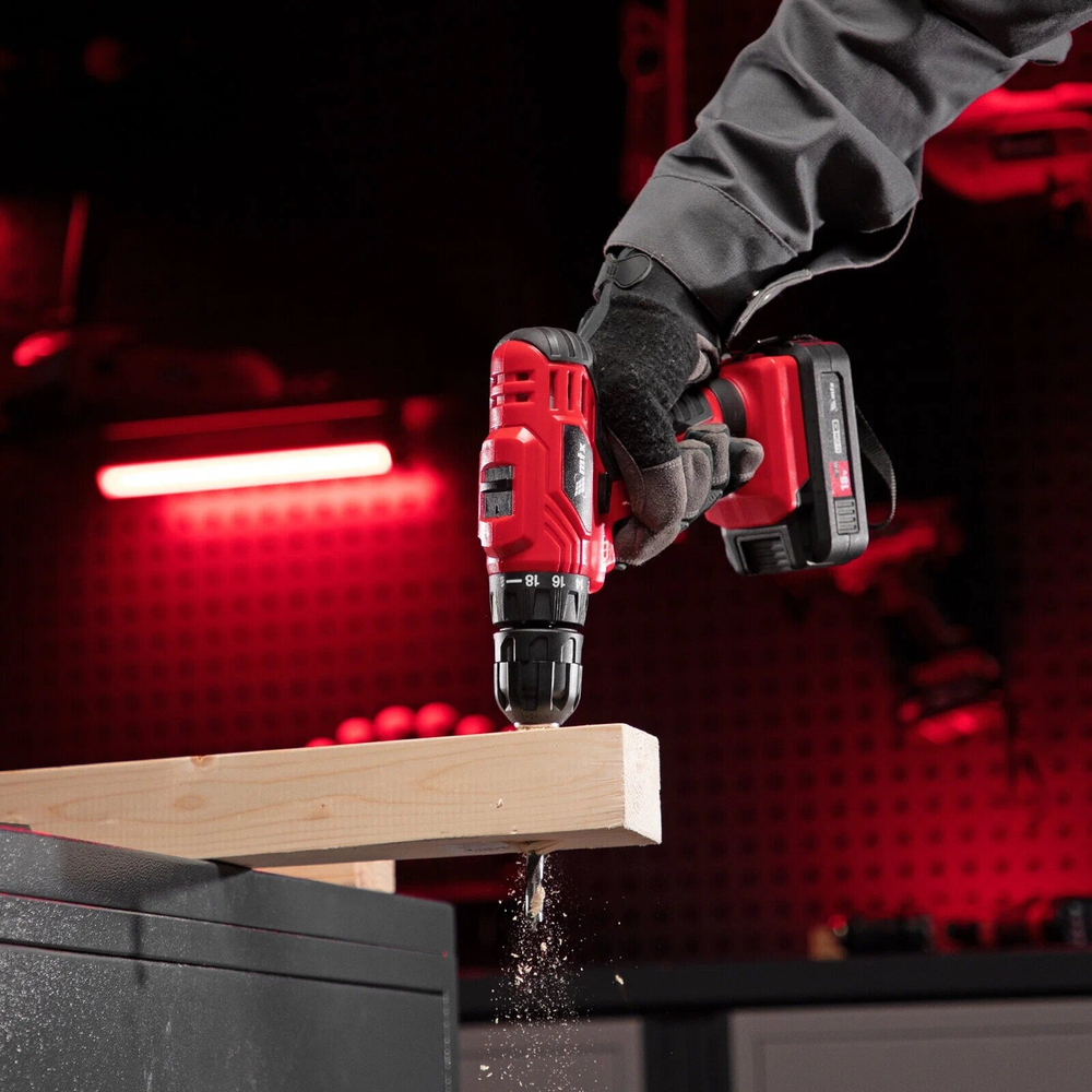 Дрель-шуруповерт аккумуляторная MTX MCDL-18-02 Li-Ion, 18 В, 2 акк. 26185