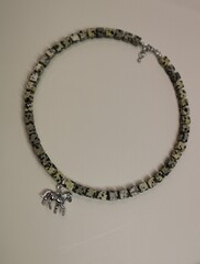 Чокер из далматиновой яшмы "Пятнистый аллюр"