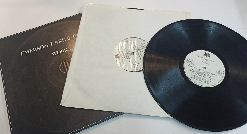 Винтажная виниловая пластинка Emerson Lake and Palmer Works (Volume 1) (Canada 1977)