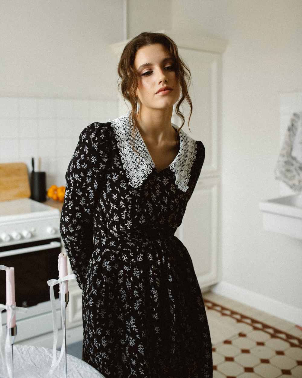 Платье с кружевным воротником