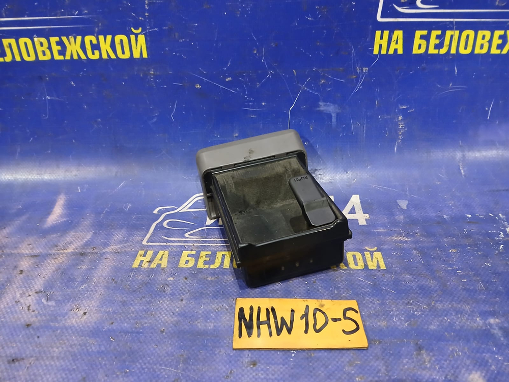 Пепельница TOYOTA PRIUS 1998