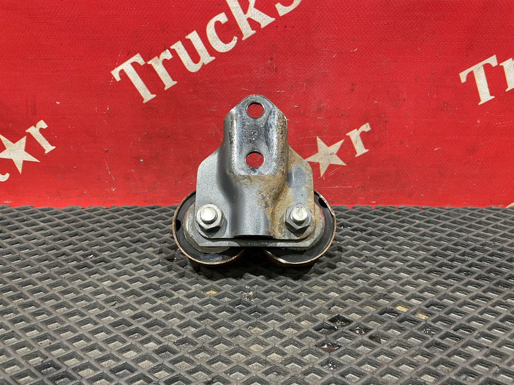 Кронштейн радиатора левый