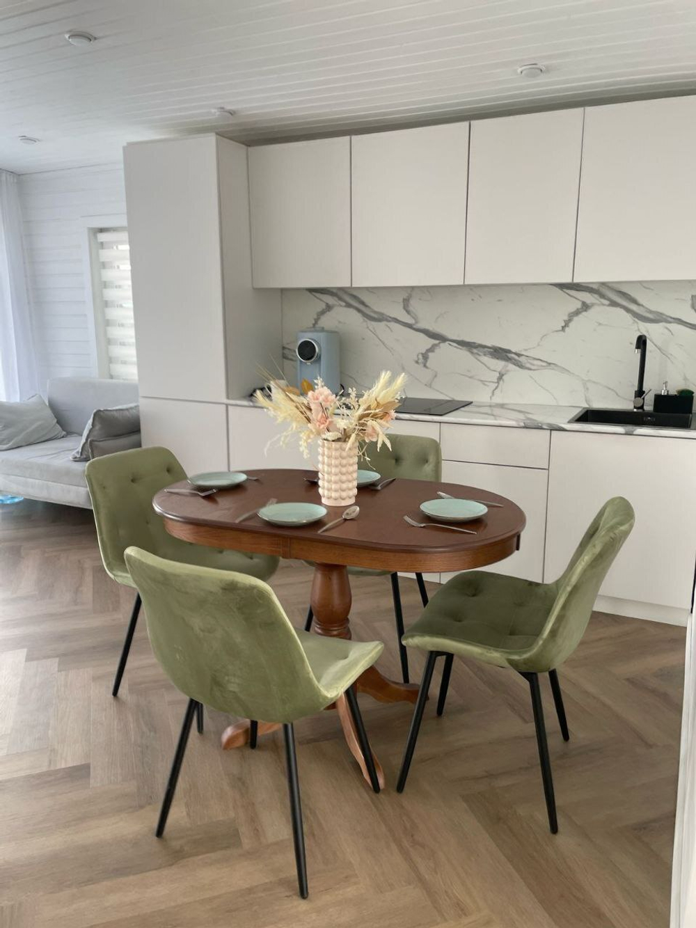 Кухонный нераздвижной стол "Консул" и 4 стула Феликс