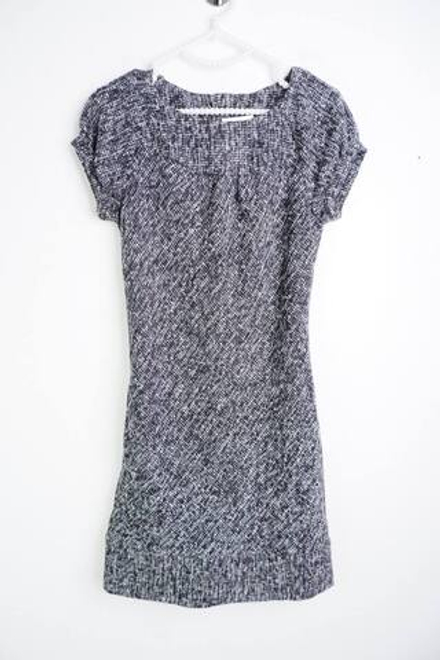 Платье для делового стиля, визуально на 40 размер