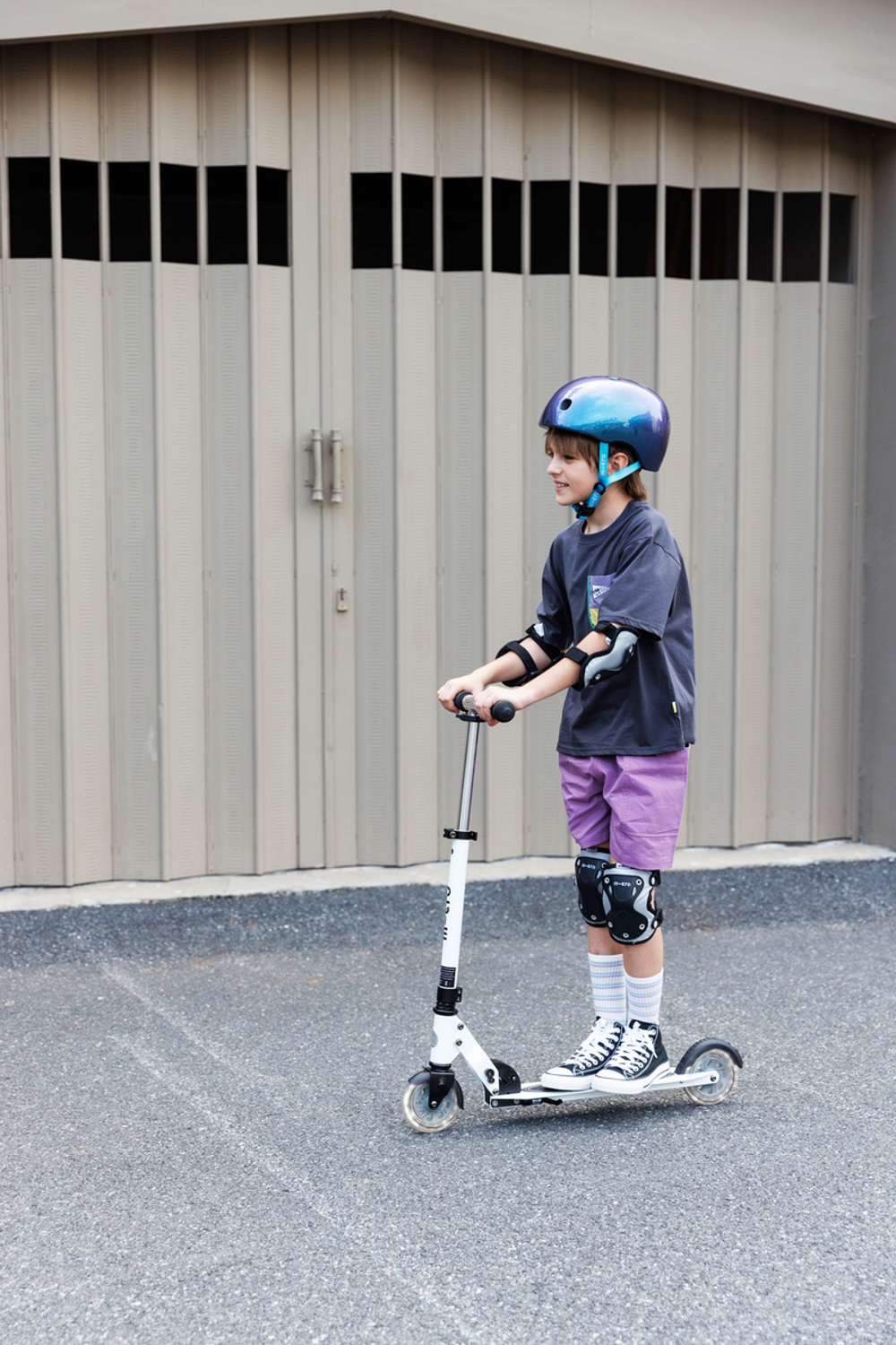 Самокат Micro Sprite Glow (светится в темноте) LED, белый