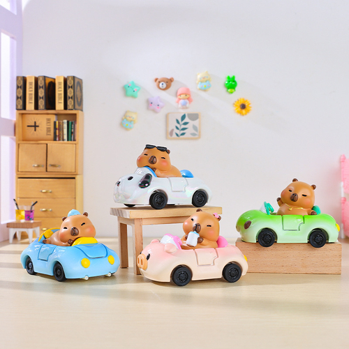 Коллекционные игрушки "Capybara in Car"