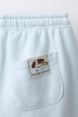 ZARA БРЮКИ-ДЖОГГЕРЫ С КАРМАНОМ И ПРИНТОМ СОБАКИ, ГОЛУБОЙ