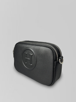 Сумка 2206 прямоугольной формы однотонная с ремешком в комплекте и логотипом посередине