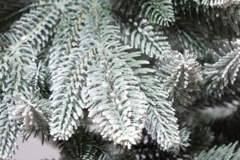 Заснеженная елка на ножке «Тайя» (Литая хвоя) 150 см / 1,5 м