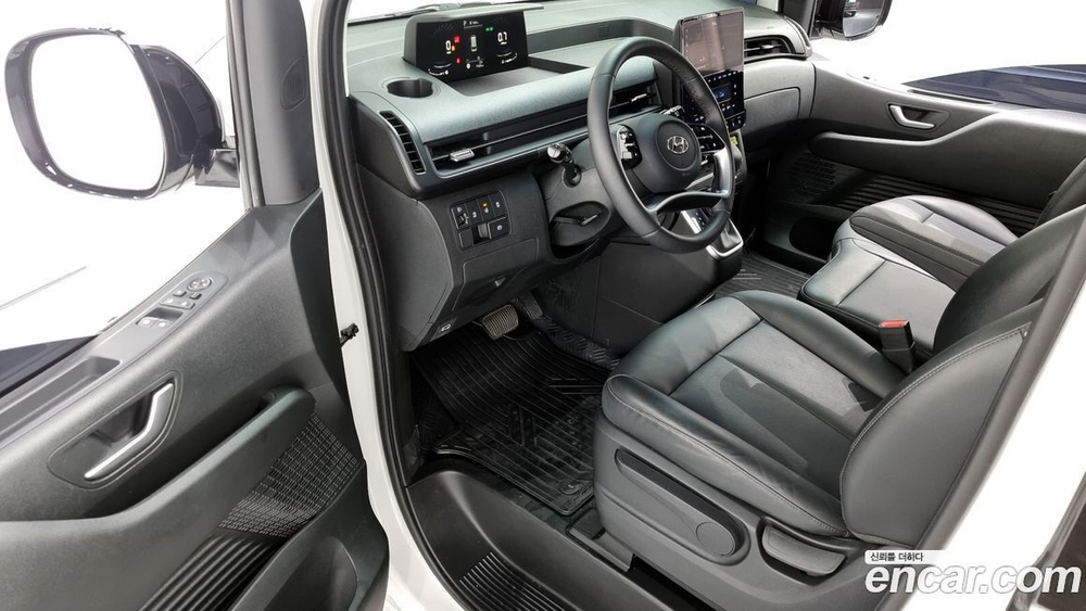 Hyundai Staria Cargo 3-х местный (04.2023)