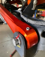 Стабилизирующая тяга из цельного алюминия с Ultra-Flex шарниром для Bronco Raptor 2022+ Форд Бронко Раптор