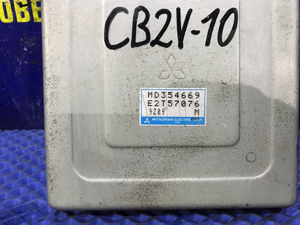 Компьютер двигателя MITSUBISHI LIBERO 1999
