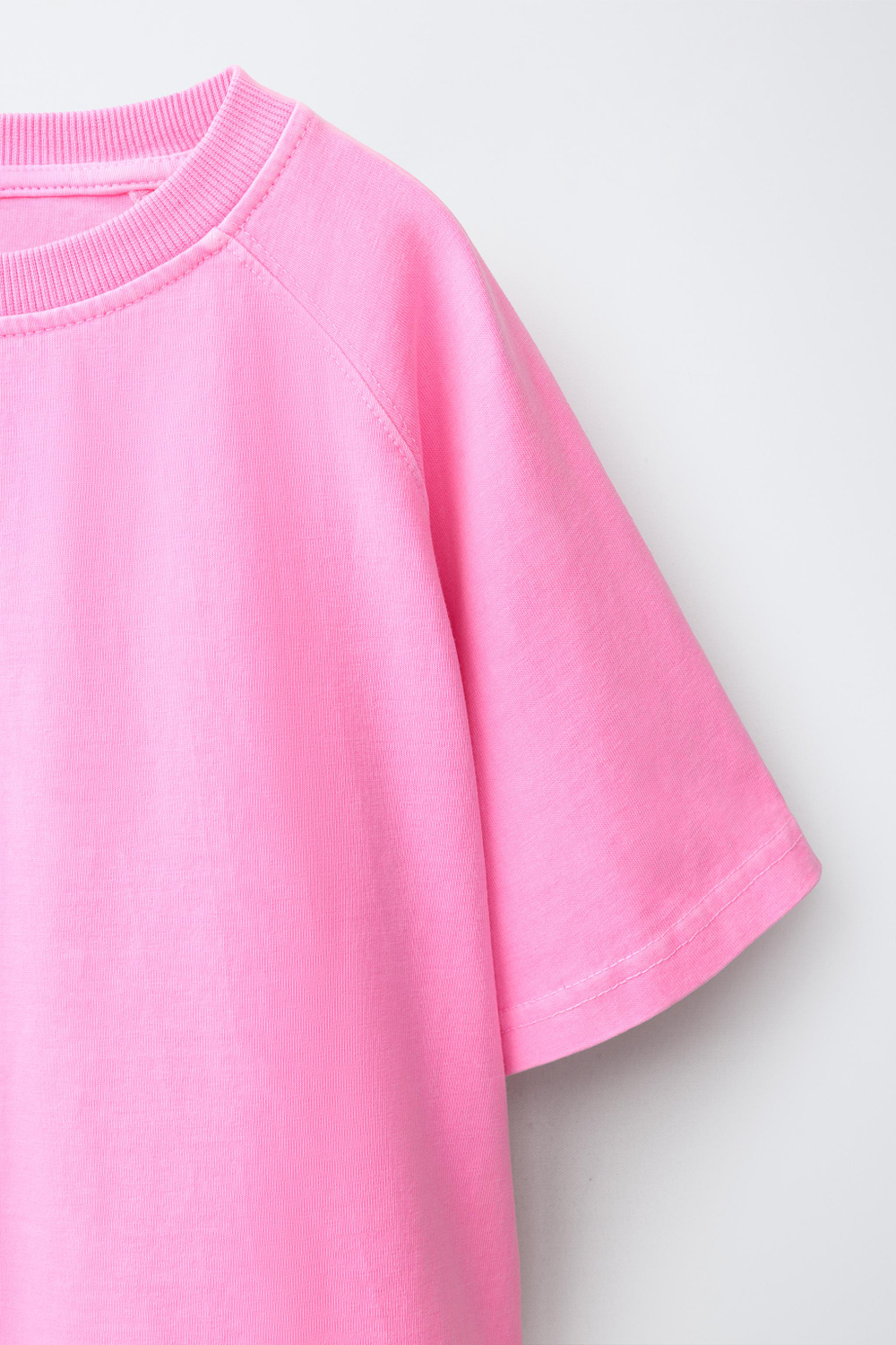 ZARA КОМПЛЕКТ ИЗ ФУТБОЛКИ И ШОРТОВ, НЕОНОВЫЙ РОЗОВЫЙ