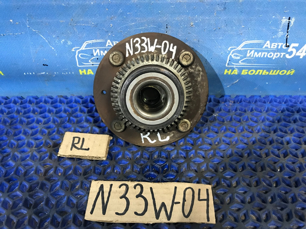 Ступица задняя левая MITSUBISHI CHARIOT 1994