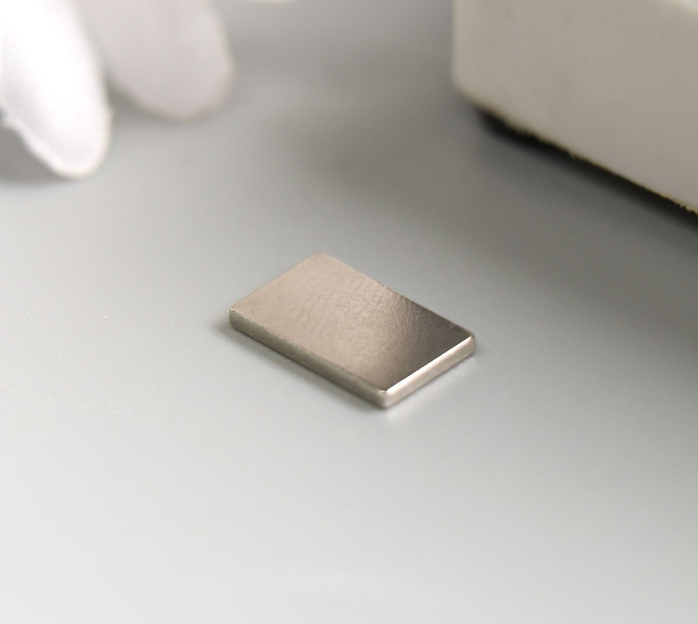 Магнит неодимовый прямоугольный, серебристый 10х1,5х6 мм