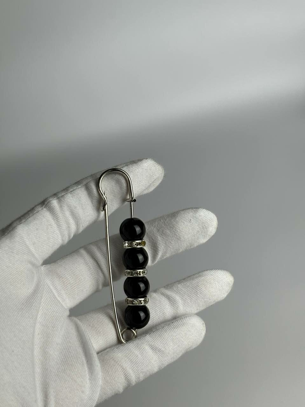 Булавка брошь "Черные камешки" для кардигана, пальто, платков, костюмов, одежды. Цвет  черный