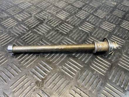 Ось переднего колеса Suzuki Intruder VS750 VR51A