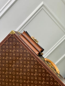 Louis Vuitton Dauphine East West