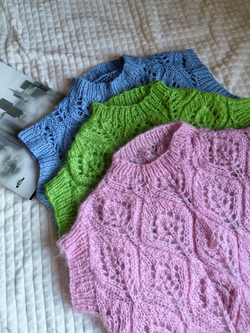 Безрукавка ажурная ручной работы "Тюльпаны"