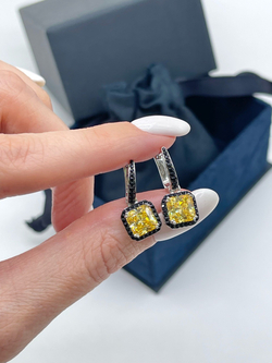 Серебряные серьги мини с желтыми и черными камнями