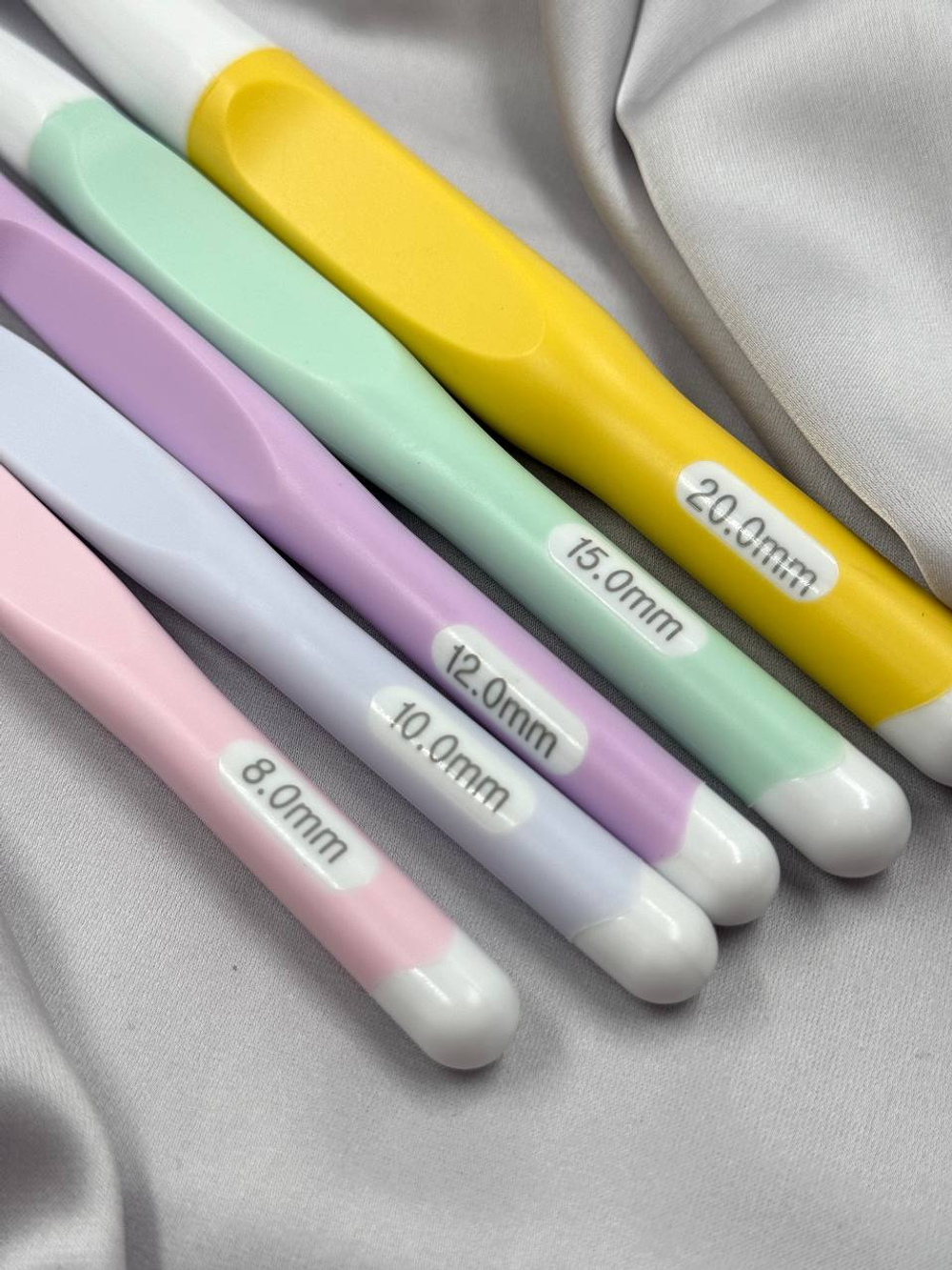 Набор крючков для вязания с силиконовой ручкой 5 размеров (8мм-20мм)