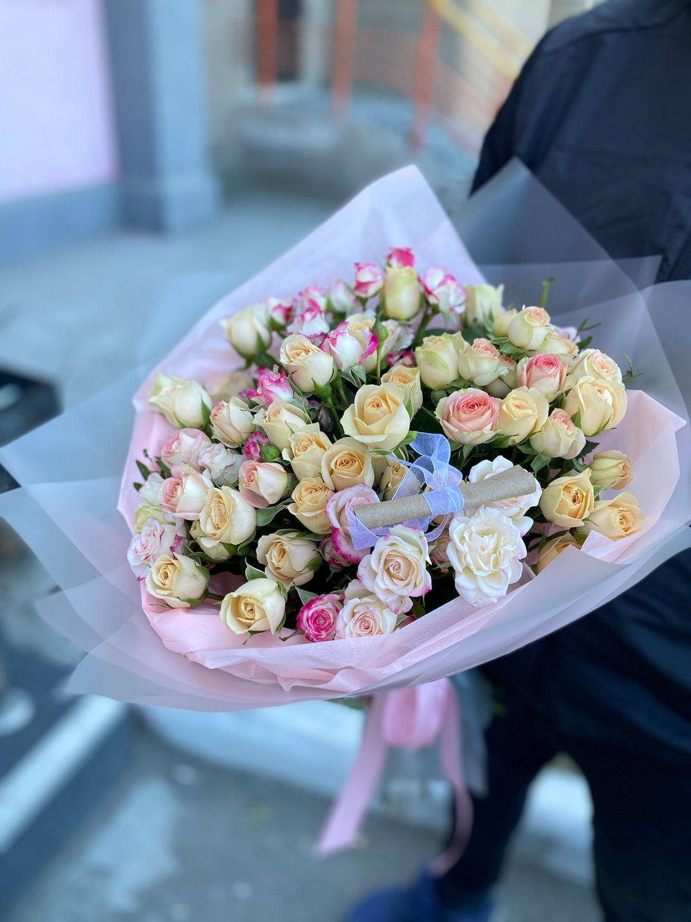 Букет кустовая роза М