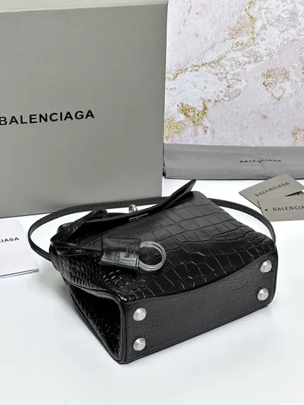 BALENCIAGA RODEO HANDBAG с крокодиловым тиснением, черная
