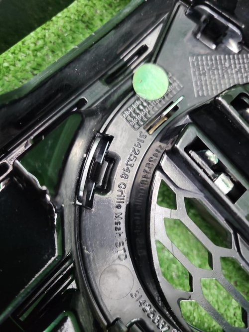 Решетка радиатора Volvo V40 2 (2016-2019)