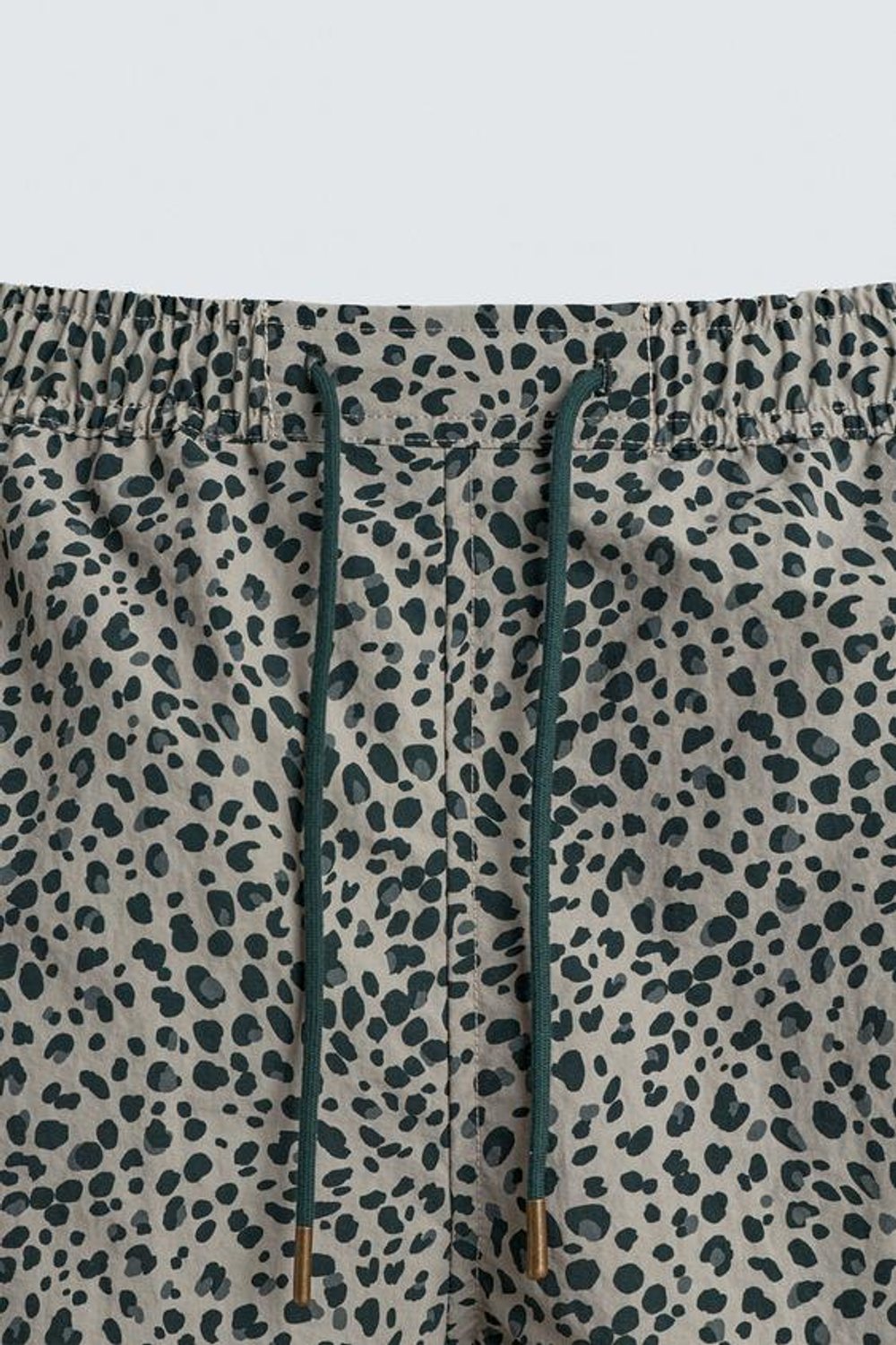 ZARA ДЛИННЫЕ ПЛАВКИ С АНИМАЛИСТИЧНЫМ ПРИНТОМ, ОТТЕНКИ ЗЕЛЕНОГО