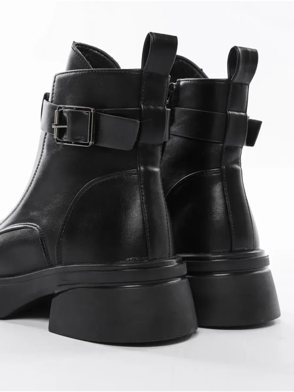 Зимние ботинки на высокой платформе