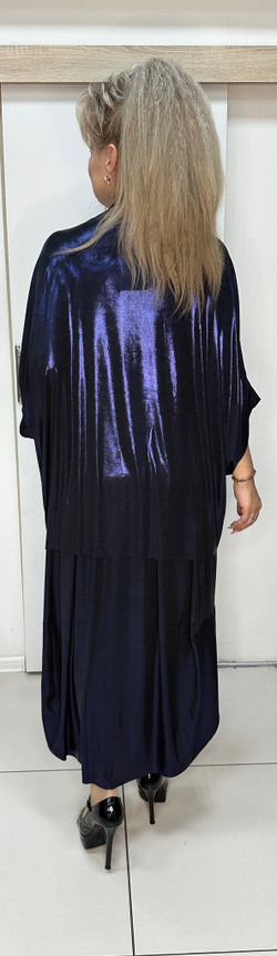 Нарядный итальянский костюм с переливающимся блеском