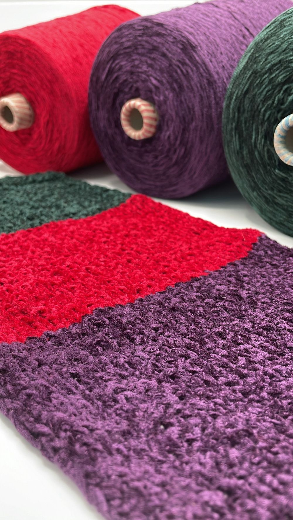 Пряжа для вязания шенилл E. Miroglio 45% вискоза Шенилл 55% полиамид  (300 гр на конусе)