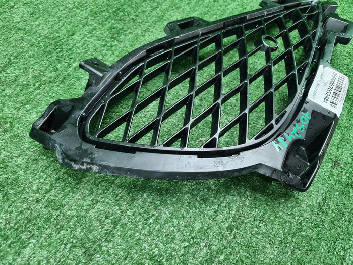 Решетка переднего бампера левая Genesis G70 20-нв