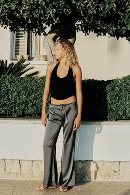 ZARA ТОП С ГОРЛОВИНОЙ ХАЛТЕР И ЗАКРУГЛЕННЫМ НИЗОМ, ЧЕРНЫЙ