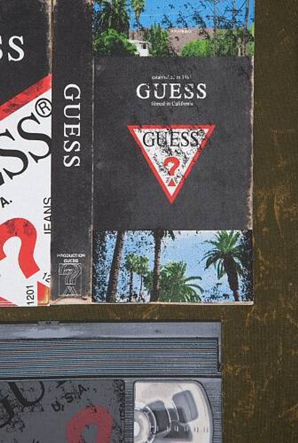 Футболка GUESS Хаки/Фотопринты: коробка, видеокассета (Мальчик)