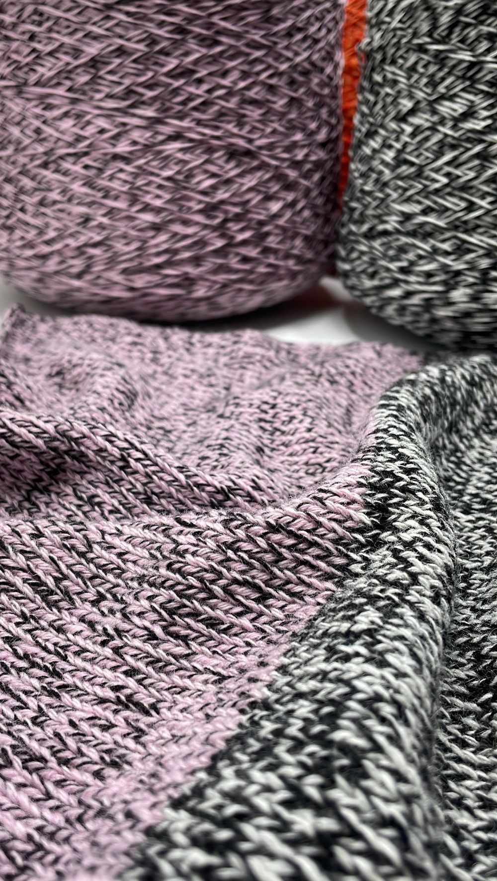 Пряжа мулине на бобине FILATI OMEGA SRL 80% меринос 20% полиамид (300 гр на конусе)