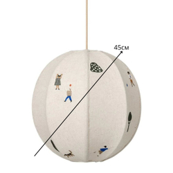 Нежный подвесной светильник в виде круглого абажура с минималистичными рисунками людей и деревьев.