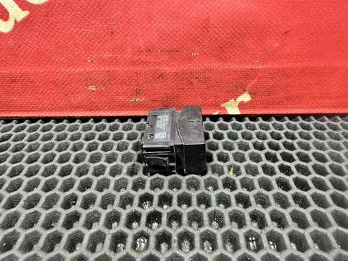 Кнопка люка