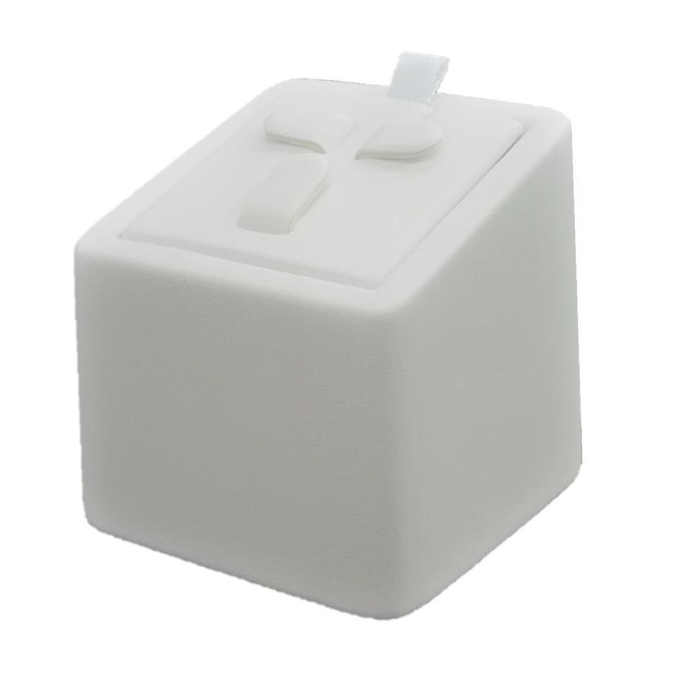 Подставка для гарнитура/кубик наклонный/выним.вкладыш/3 язычка/прорезь для нитки/петелька/Н-50 мм.