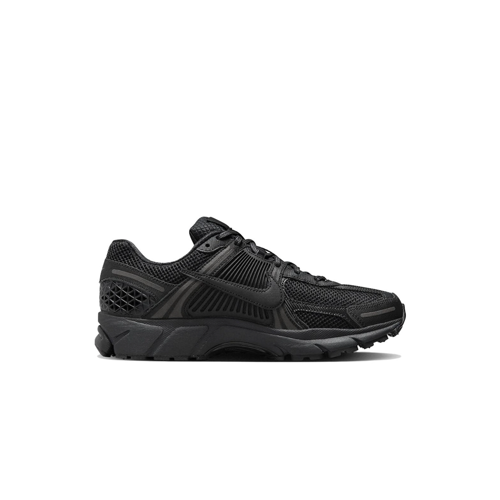 Nike Zoom Vomero 5 "Triple Black"