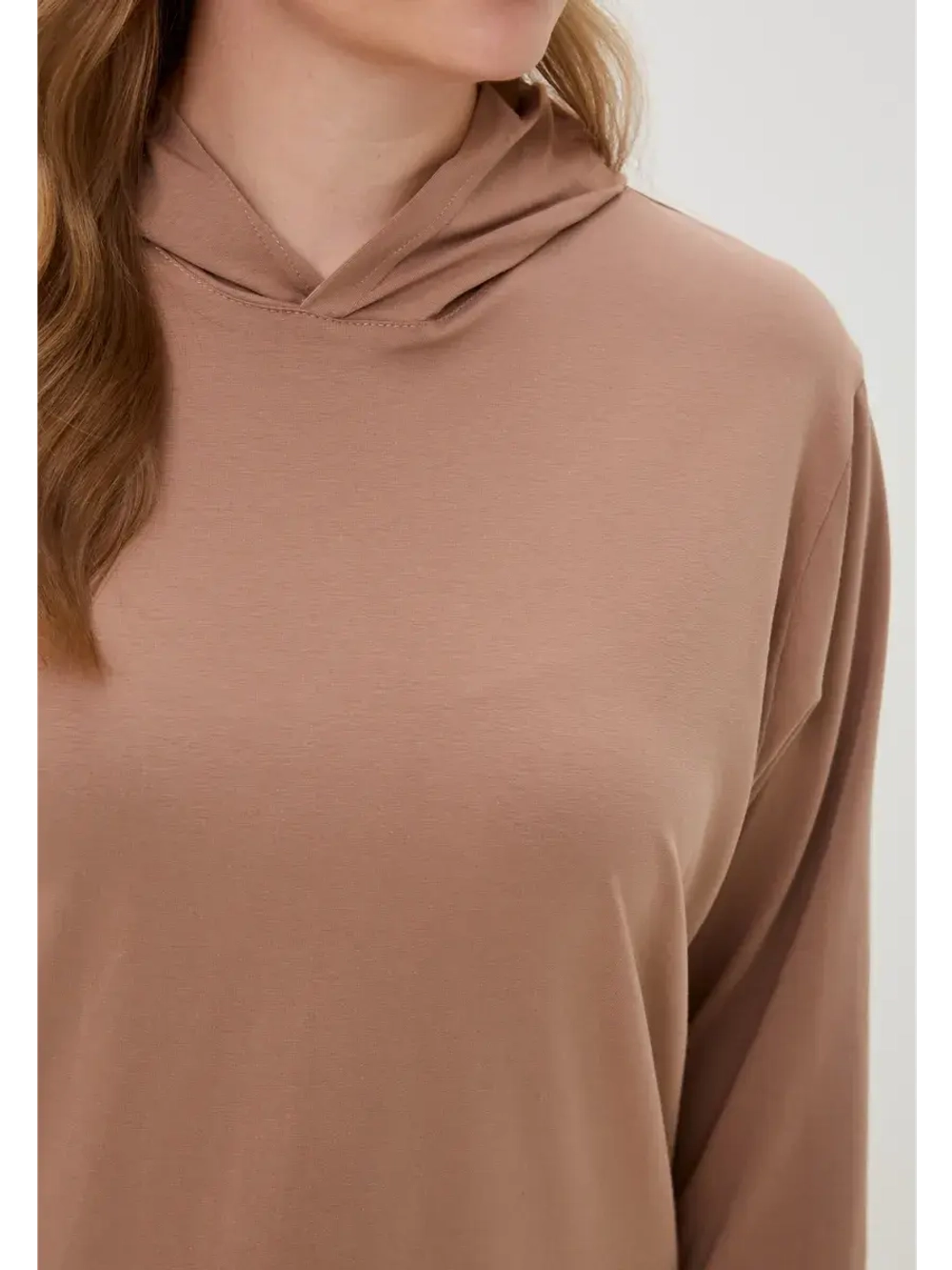 Лонгслив с капюшоном