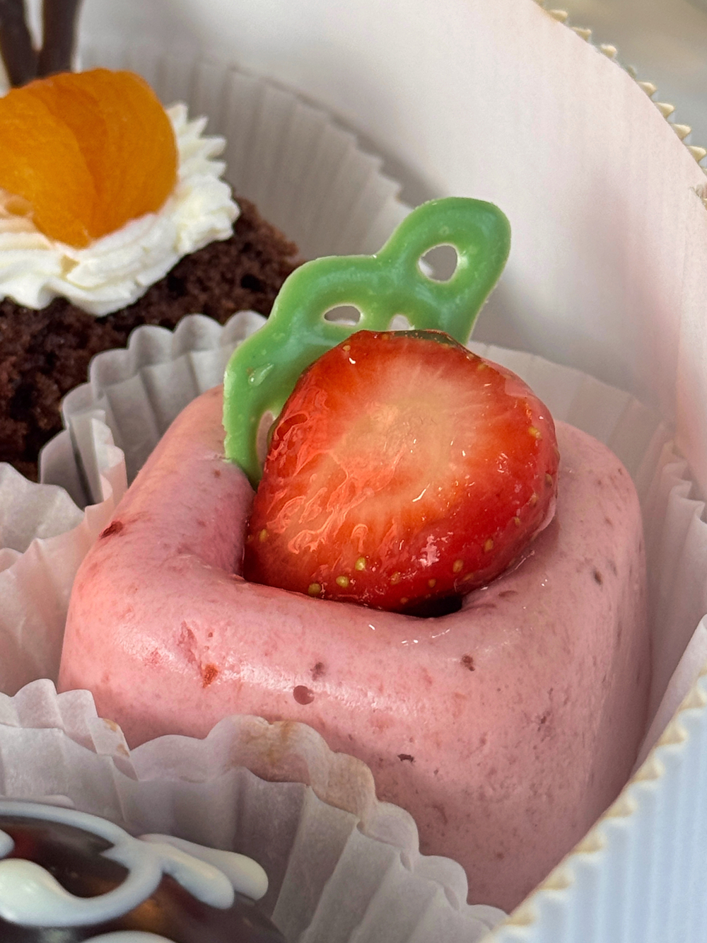 Авторские пирожные "Огненная лошадь" 7 шт - Новый год