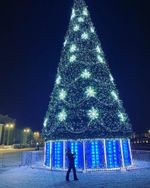 Светодинамическая елка каркасная - встроенная гирлянда: холодный свет - "Уральская" 6 м