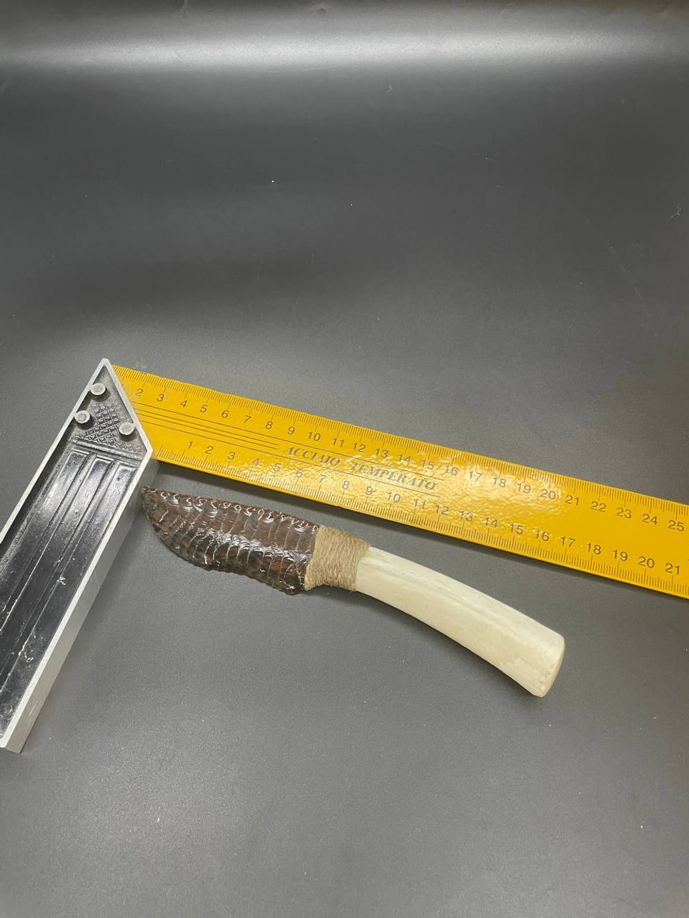 Обсидиановый клинок с рукоятью из кости 17 см