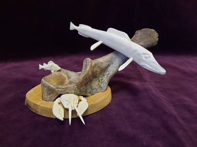 Композиция "Речные обитатели", рог лося, ископаемая кость, красное дерево