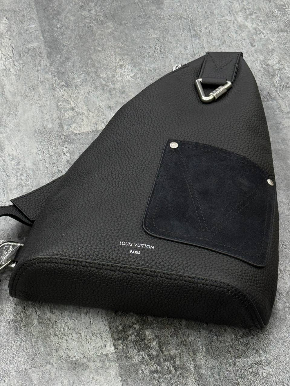 Сумка-слинг Louis Vuitton Delta