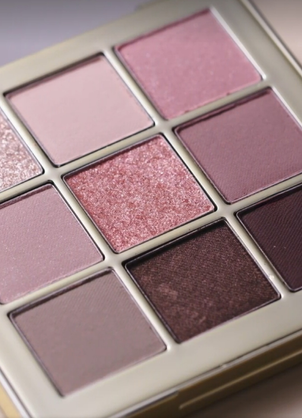 O HUI  Real Color Eyeshadow Palette Mood Pink. Палетка теней # 02