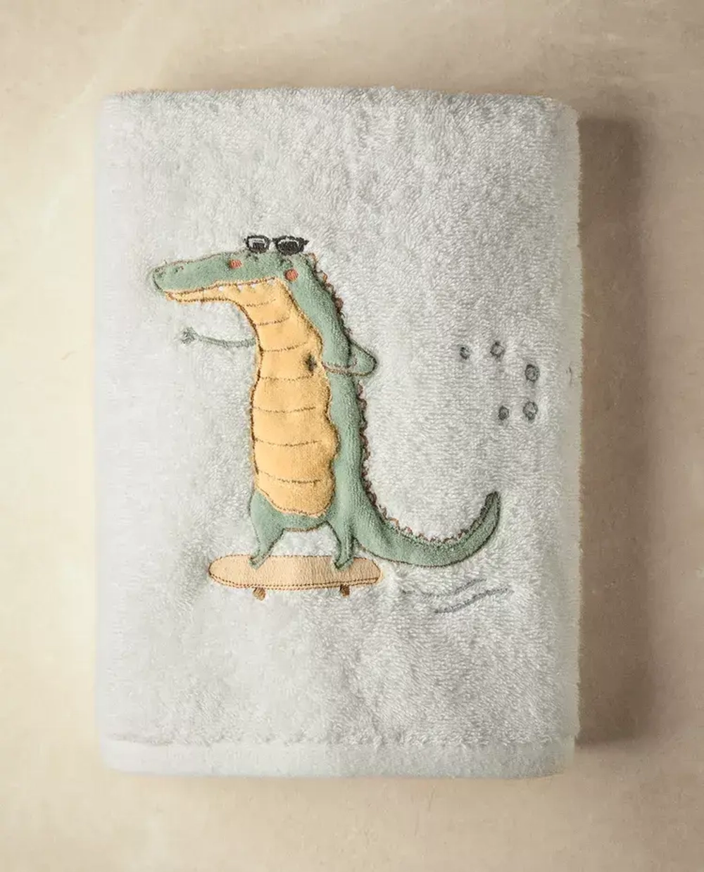 ZARA HOME ДЕТСКОЕ МЯГКОЕ ПОЛОТЕНЦЕ С ВЫШИВКОЙ, СИНИЙ