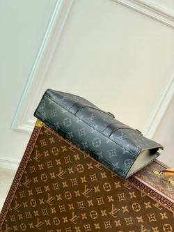 Louis Vuitton Sac Plat Cross