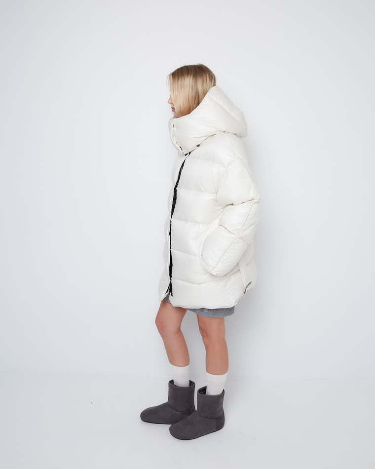 Пуховик со съемным капюшоном из нейлона Монклер молочный